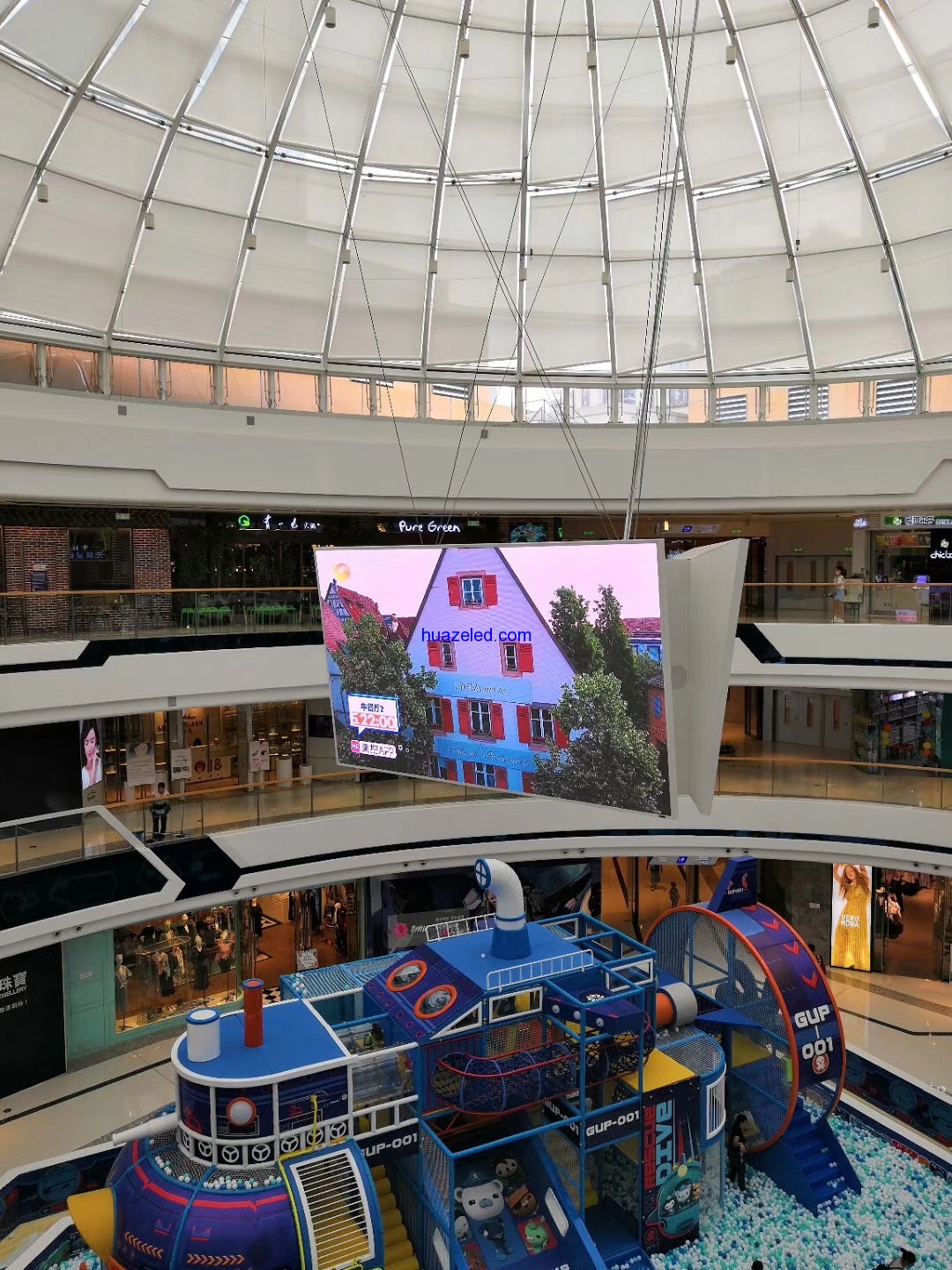 購物商城吊裝三面高清LED顯示屏